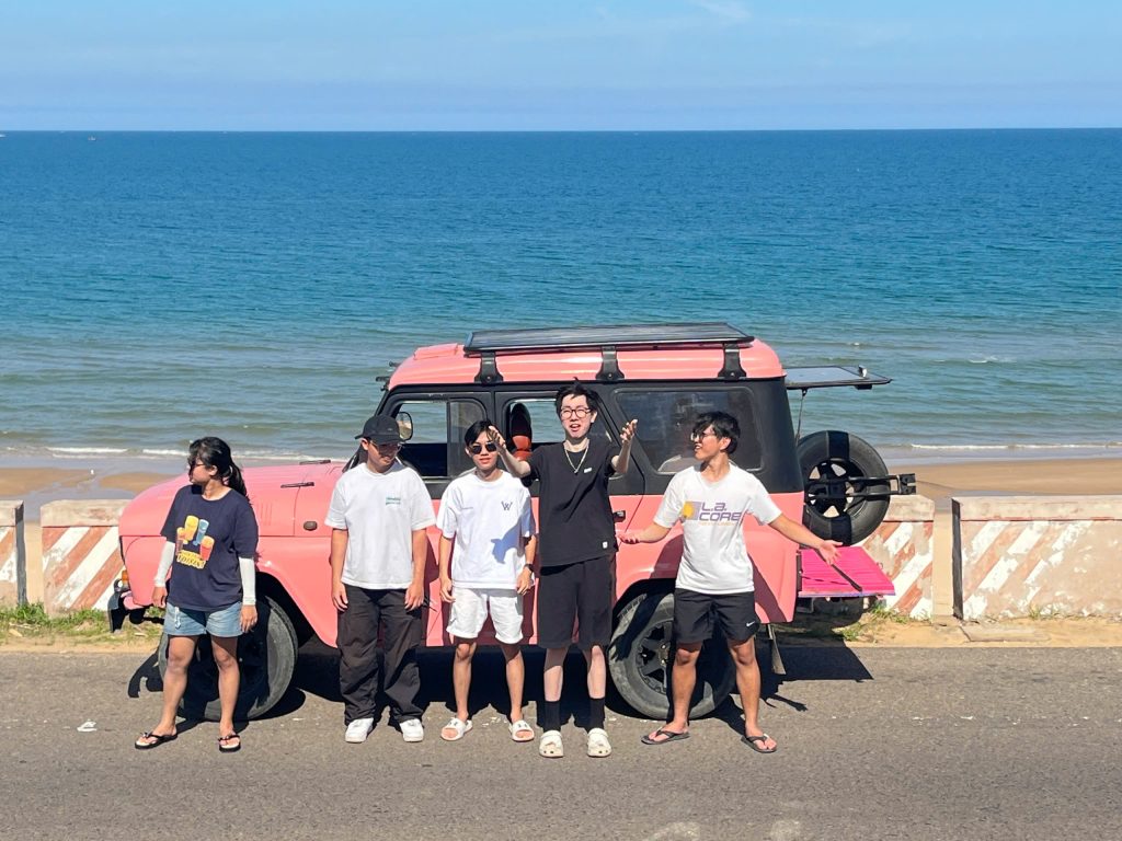 : What to wear for a Mui Ne Jeep Tour at the sand dunes