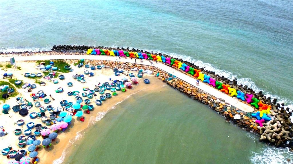 Bo-Ke-seawall-stretch-in-Mui-Ne