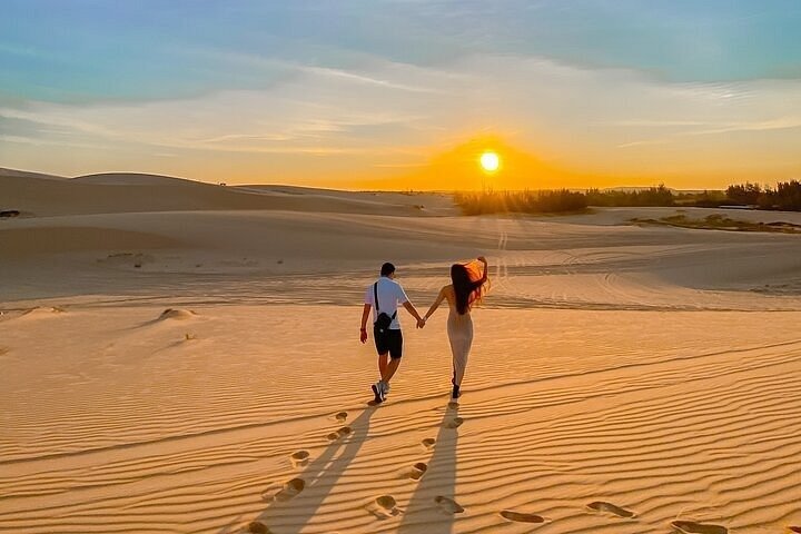 couple enjoy sunrise